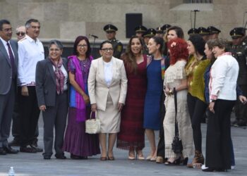 Asiste Américo Villarreal al sexto informe de gobierno del presidente López Obrador