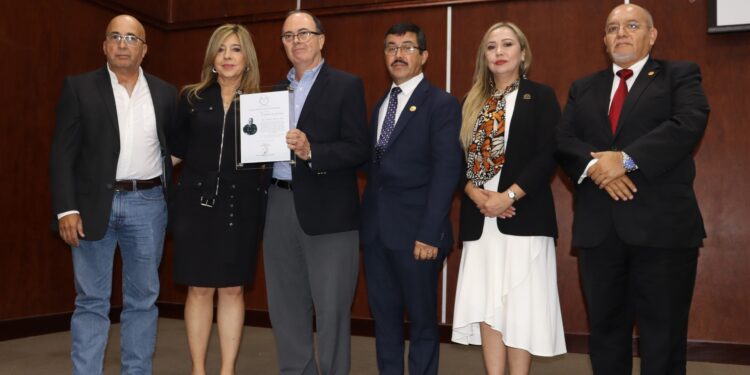 Rinden homenaje póstumo en Tampico al Ing. Candelario Quiroga Garza, exrector de la UAT