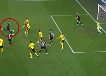 César Montes arranca aventura en Rusia con golazo al ángulo