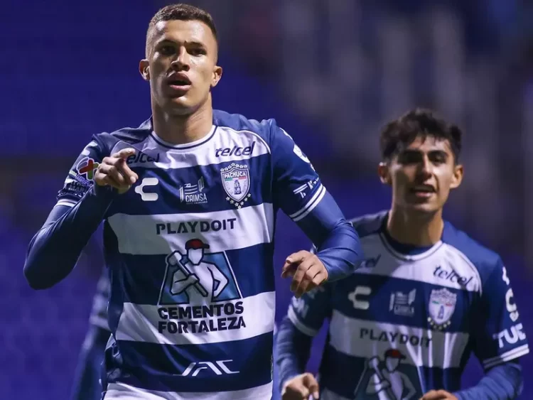 Pachuca se impone 3-2 a Puebla en noche de golazos en el Estadio Cuauhtémoc
