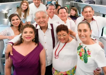 AMLO y Claudia inauguraron tren de larga distancia Tren P’atal, que recorrerá ruta del Tren Maya.