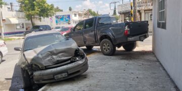 Tres heridos en fuerte accidente automovilístico en el crucero de calles !3 y Aldama