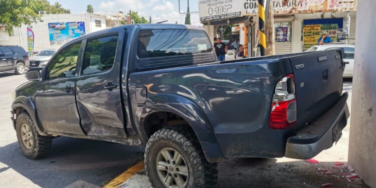 Tres heridos en fuerte accidente automovilístico en el crucero de calles !3 y Aldama