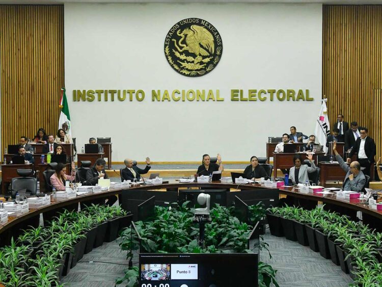 INE integra comisión para organizar elecciones de jueces, magistrados y ministros en 2025