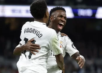 Real Madrid remonta a ritmo de samba y golea 4-1 al Espanyol de Barcelona