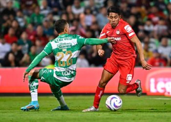 Santos Laguna se impone 2-0 al Toluca y le arrebata lo invicto