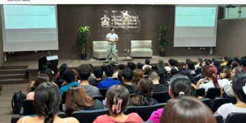 Imparte UAT conferencia a estudiantes por el Día Internacional de la Paz