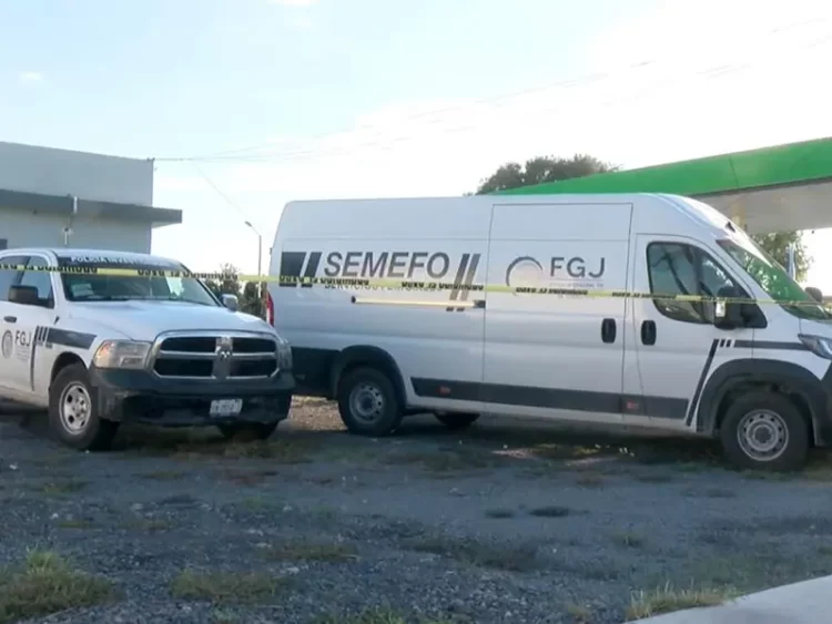 En Reynosa ejecutan a balazos a mujer que viajaba con su familia en auto