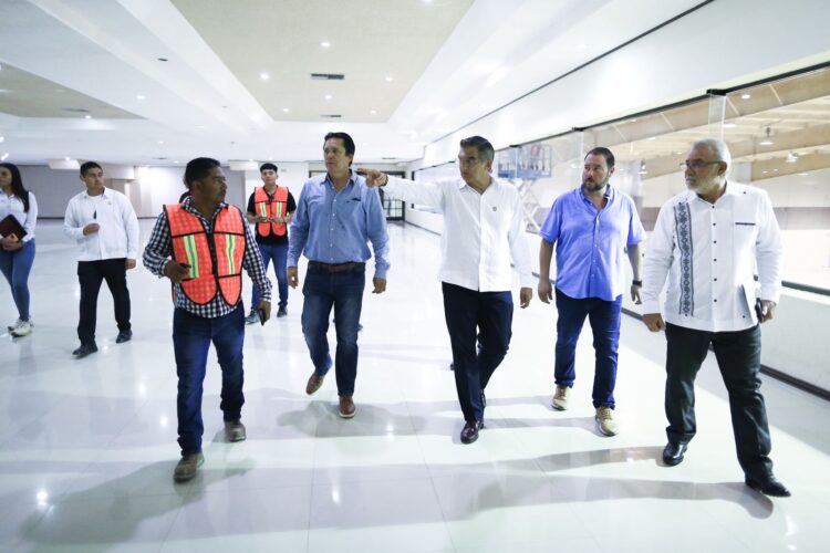 Supervisa Américo Villarreal rehabilitación del Centro de Convenciones de Matamoros
