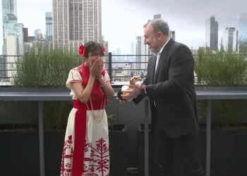 Joven veracruzana Ángela Olazarán recibe premio mundial por innovación tecnológica