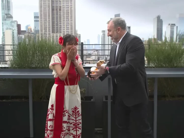 Joven veracruzana Ángela Olazarán recibe premio mundial por innovación tecnológica