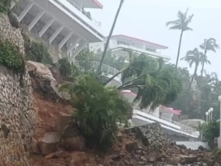 Cae muro del Hotel Las Brisas en Acapulco, por efectos del huracán John