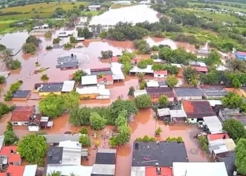 Se desborda Río Balsas en Michoacán, afecta a comunidades de tres municipios