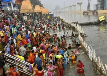 Tragedia en India: 37 niños y 6 mujeres mueren ahogados en festividad religiosa