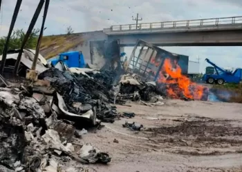 Enfrentamientos dejan muertos y bloqueos por la autopista Mazatlán-Culiacán