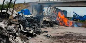 Enfrentamientos dejan muertos y bloqueos por la autopista Mazatlán-Culiacán