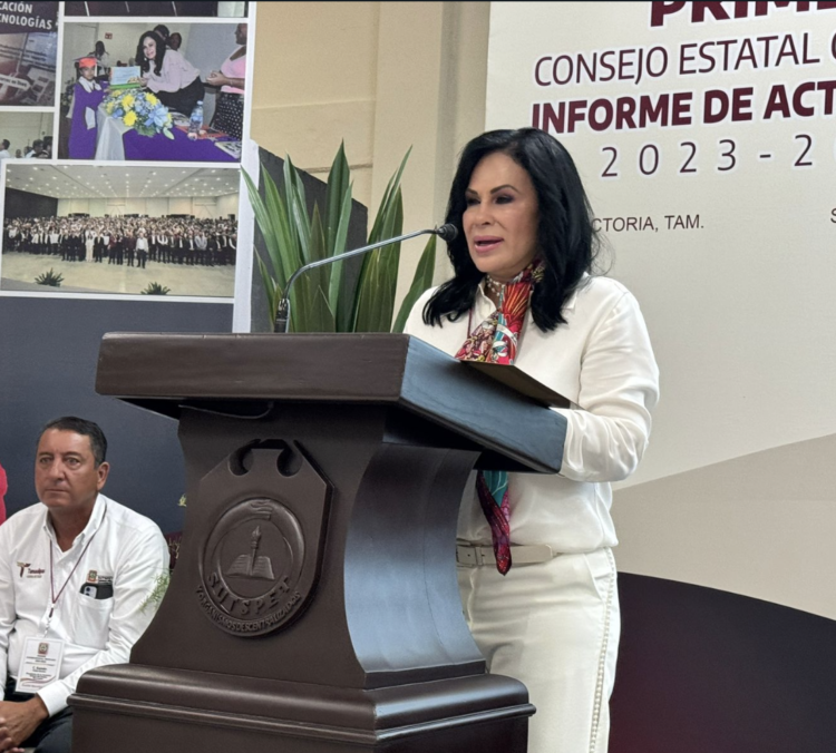Reconocen liderazgo de 30 años de Blanca Valles en Consejo Estatal del SUTSPET