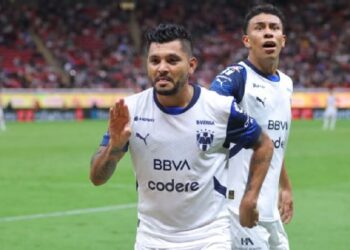 Chivas deja ir triunfo en casa ante Rayados, que le empata 1-1 en últimos minutos