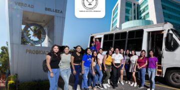 Brindan servicio de transporte a estudiantes de Ciencias de la Educación de la UAT