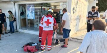 Dos motociclistas heridos al ser impactados por un auto en Col. Escandón