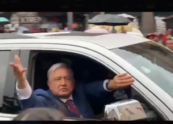 Y finalmente… Andrés Manuel López Obrador abandona Palacio Nacional; dormirá en Tlalpan