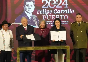 AMLO firma reformas constitucionales de Guaria Nacional y pueblos indígenas en Palacio Nacional