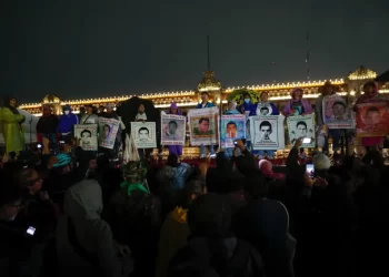 Claman justicia en la marcha por los 10 años de Ayotzinapa