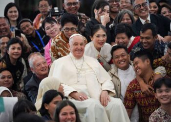 Tener hijos ‘es un ejemplo’, pero otros prefieren tener mascotas: Papa Francisco