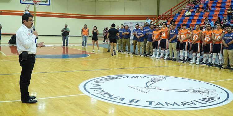Presenta el rector Anaya a los Correcaminos UAT Liga Mayor de Futbol Americano
