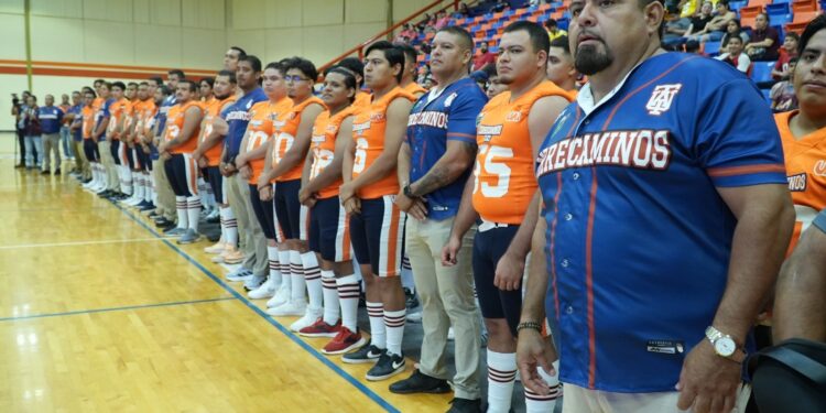 Presenta el rector Anaya a los Correcaminos UAT Liga Mayor de Futbol Americano