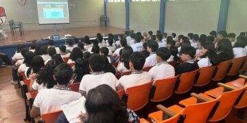 Concientizan a estudiantes sobre retos virales en redes sociales