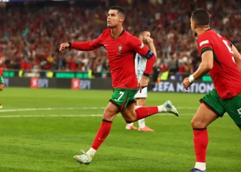 Cristiano Ronaldo anota en triunfo de Portugal 2-1 sobre Escocia