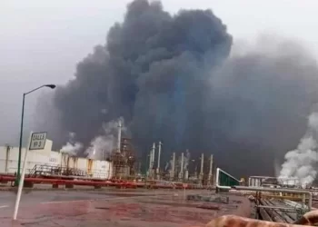 Reportan incendio en la refinería de Salina Cruz, Oaxaca
