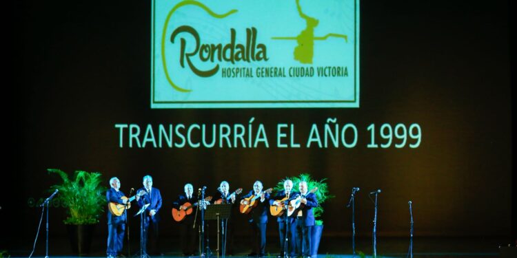 Celebran Américo Villarreal y esposa 25 aniversario de la rondalla del Hospital General de Victoria