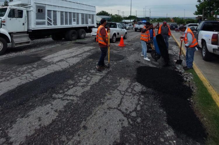 Mantiene Obras Públicas del Gobierno de Victoria programa emergente de bacheo.