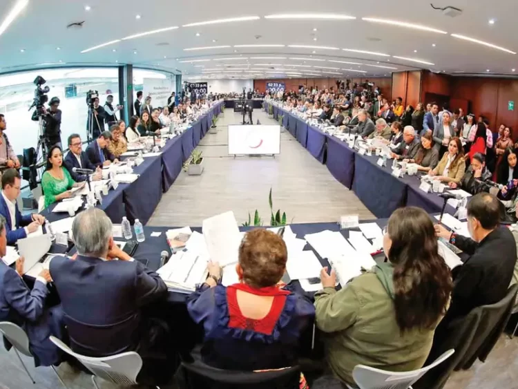 Aprueban en Comisiones del Senado dictamen de reforma judicial; irá al pleno en miércoles