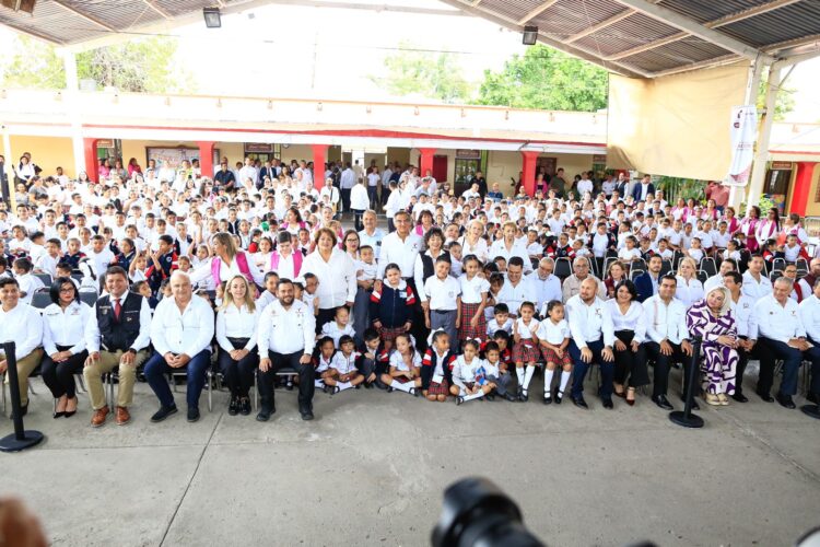 Con educación y valores estudiantes tamaulipecos tendrán un mejor futuro: Américo Villarreal