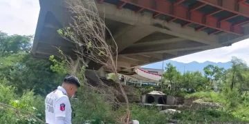 Mujer termina con su vida; se lanza desde puente atirantado en Monterrey