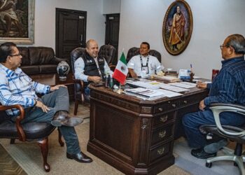 Se reúne Alcalde Dr. Rubén Sauceda con funcionarios del Puente Nuevo; dialogan sobre posible visita de AMLO