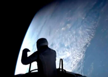 Jared Isaacman lidera histórica caminata espacial privada