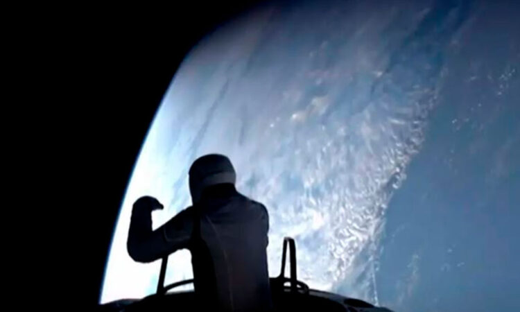 Jared Isaacman lidera histórica caminata espacial privada