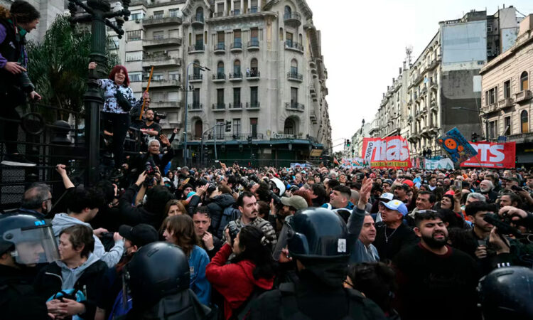 Milei logra sostener veto a aumento de jubilaciones