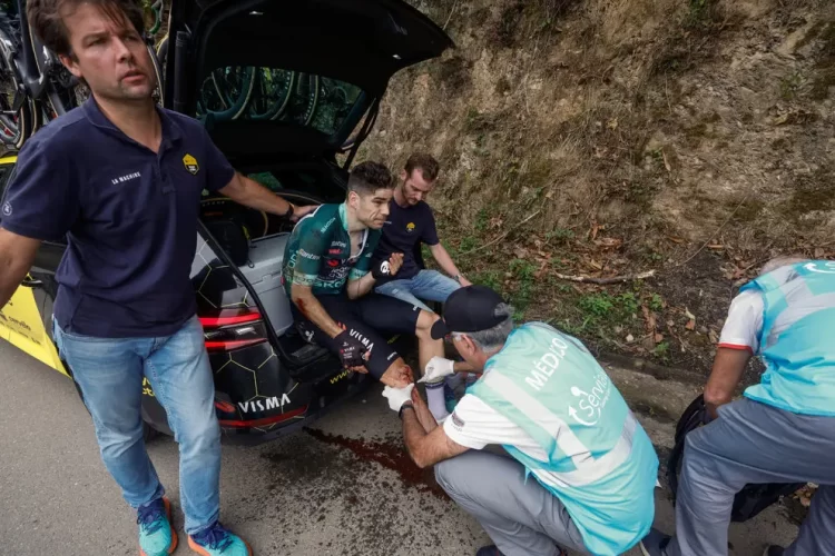 Van Aert se retira de la Vuelta a España tras accidente en la etapa 16