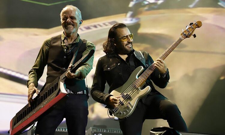 Caifanes emociona a 65 mil personas en una noche inolvidable