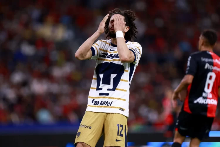 El Chino Huerta lidera cambios en la alineación de México ante Canadá