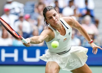 Emma Navarro avanza a cuartos de final tras vencer a Coco Gauff en el US Open