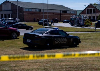 Tres menores acusados de amenazas tras tragedia en escuela de Winder