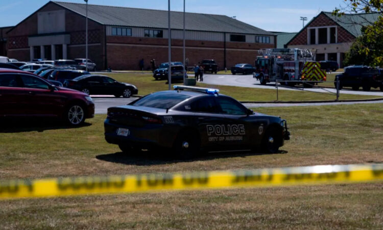 Tres menores acusados de amenazas tras tragedia en escuela de Winder