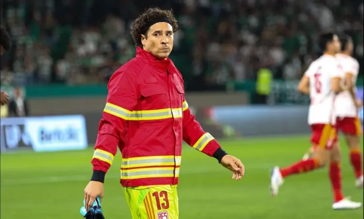 Guillermo Ochoa vuelve a la acción