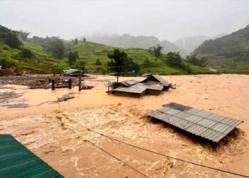 Yagi golpea con fuerza el norte de Vietnam y causa graves daños